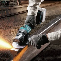 Makita 40V max XGT 1‑3/16 in. SDS‑Plus Cordless Rotary Hammer Kit with Dust Extractor and 4‑1/2 in. / 5 in. Angle Grinder with Electric Brake Virtual Bundle