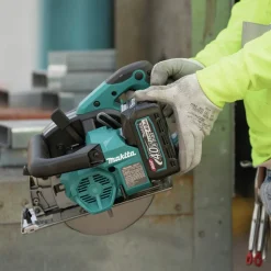 Makita 40V max XGT Brushless Lithium-Ion 7-1/4 in. Cordless Metal Cutting Saw Kit with Electric Brake and Chip Collector (4 Ah)