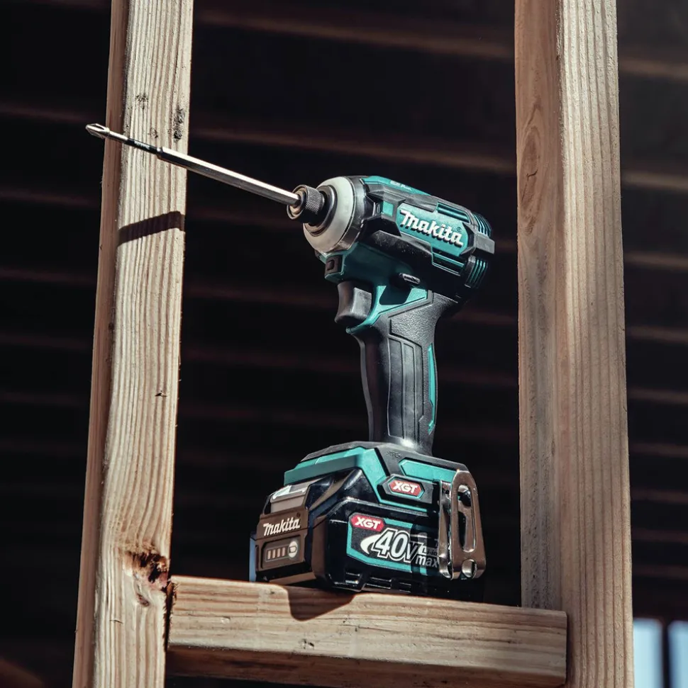 Makita 40V max XGT Brushless Lithium-Ion Cordless 4-Speed Impact Driver Kit (2.5 Ah)