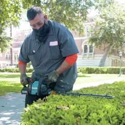 Makita 40V max XGT Brushless Lithium-Ion 24 in. Cordless Rough Cut Hedge Trimmer Kit (4 Ah)