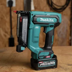 Makita 40V max XGT Brushless Lithium-Ion 23 Gauge Cordless Pin Nailer Kit (2.5 Ah)