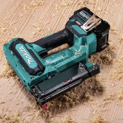 Makita 40V max XGT Brushless Lithium-Ion 23 Gauge Cordless Pin Nailer Kit (2.5 Ah)