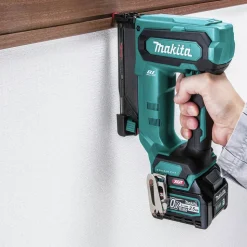 Makita 40V max XGT Brushless Lithium-Ion 23 Gauge Cordless Pin Nailer Kit (2.5 Ah)