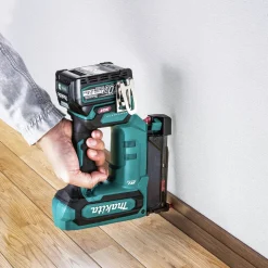 Makita 40V max XGT Brushless Lithium-Ion 23 Gauge Cordless Pin Nailer Kit (2.5 Ah)