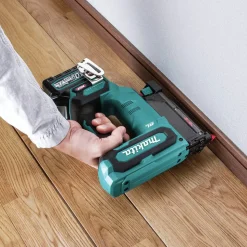 Makita 40V max XGT Brushless Lithium-Ion 23 Gauge Cordless Pin Nailer Kit (2.5 Ah)