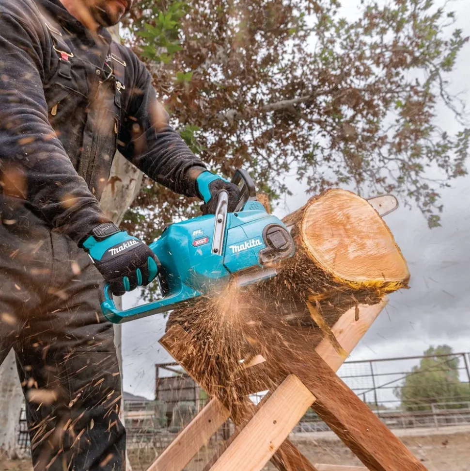 Makita 40V max XGT Brushless Lithium-Ion 16 in. Cordless Chain Saw Kit (4.0Ah)