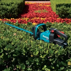 Makita 40V max XGT Brushless Lithium-Ion 30 in. Cordless Hedge Trimmer Kit (4 Ah)