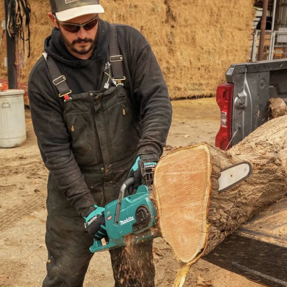 Makita 40V max XGT Brushless Lithium-Ion 18 in. Cordless Chain Saw Kit (5 Ah)