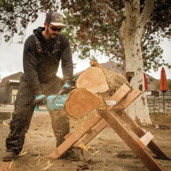 Makita 40V max XGT Brushless Lithium-Ion 18 in. Cordless Chain Saw Kit (5 Ah)