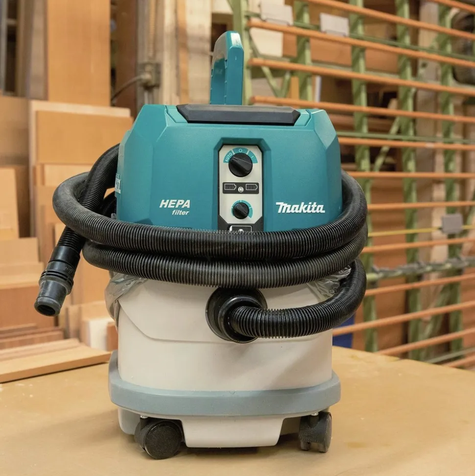 Makita 40V Max XGT Brushless Lithium-Ion 4 Gallon Cordless HEPA Filter AWS Dry Dust Extractor (Tool Only)