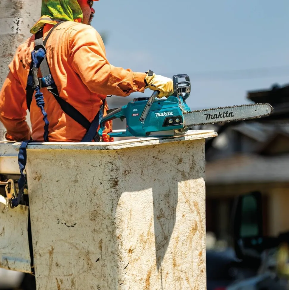 Makita 40V max XGT Brushless Lithium-Ion 18 in. Cordless Chain Saw Kit (5.0Ah)