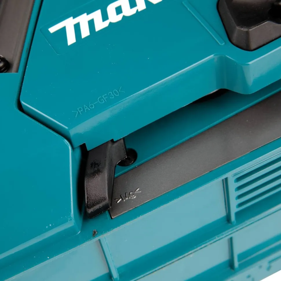 Makita 40V max XGT Brushless Lithium-Ion 18 in. Cordless Chain Saw Kit (5.0Ah)