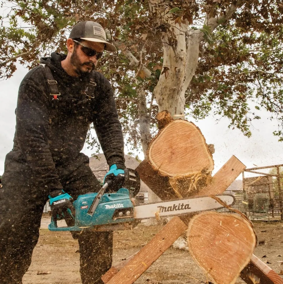 Makita 40V max XGT Brushless Lithium-Ion 18 in. Cordless Chain Saw Kit (5.0Ah)