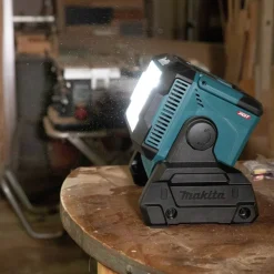 Makita 40V Max XGT Lithium-Ion Cordless Work Light (Tool Only)