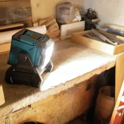 Makita 40V MAX XGT Lithium-Ion Cordless Work Light (Tool Only)