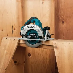Makita XSH06PT 18V X2 (36V) LXT Brushless Lithium-Ion 7-1/4 in. Cordless Circular Saw Kit with 2 Batteries (5 Ah)
