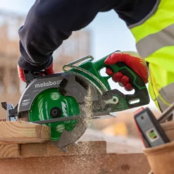 Metabo HPT MultiVolt 36V Brushless Lithium-Ion 7-1/4 in. Cordless Rear Handle Circular Saw Kit (4 Ah)