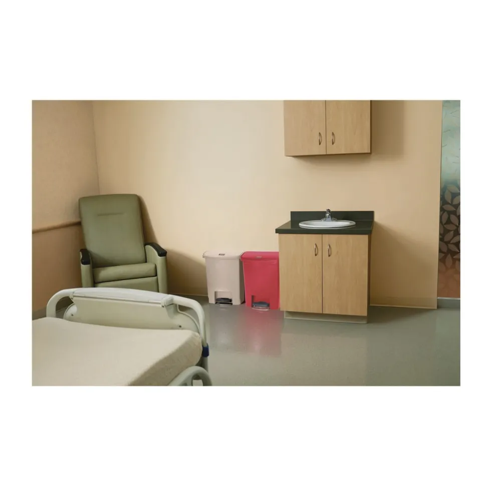 Rubbermaid Commercial Streamline 8-Gallon Front Step Style Resin Step-On Container - Red