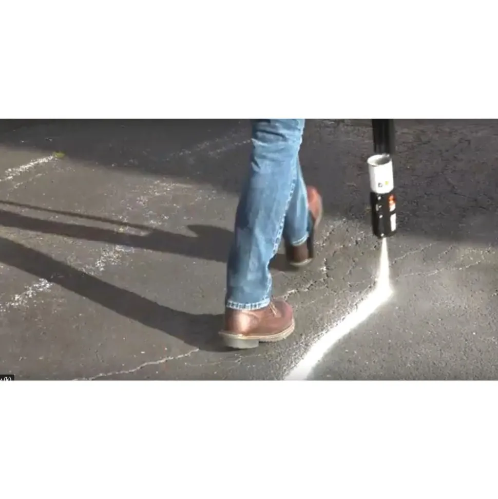 Rust-Oleum 17 oz. Aerosol Can Industrial Choice M1600 System Solvent-Based Precision Line Marking Paint - Flat White (12/Carton)