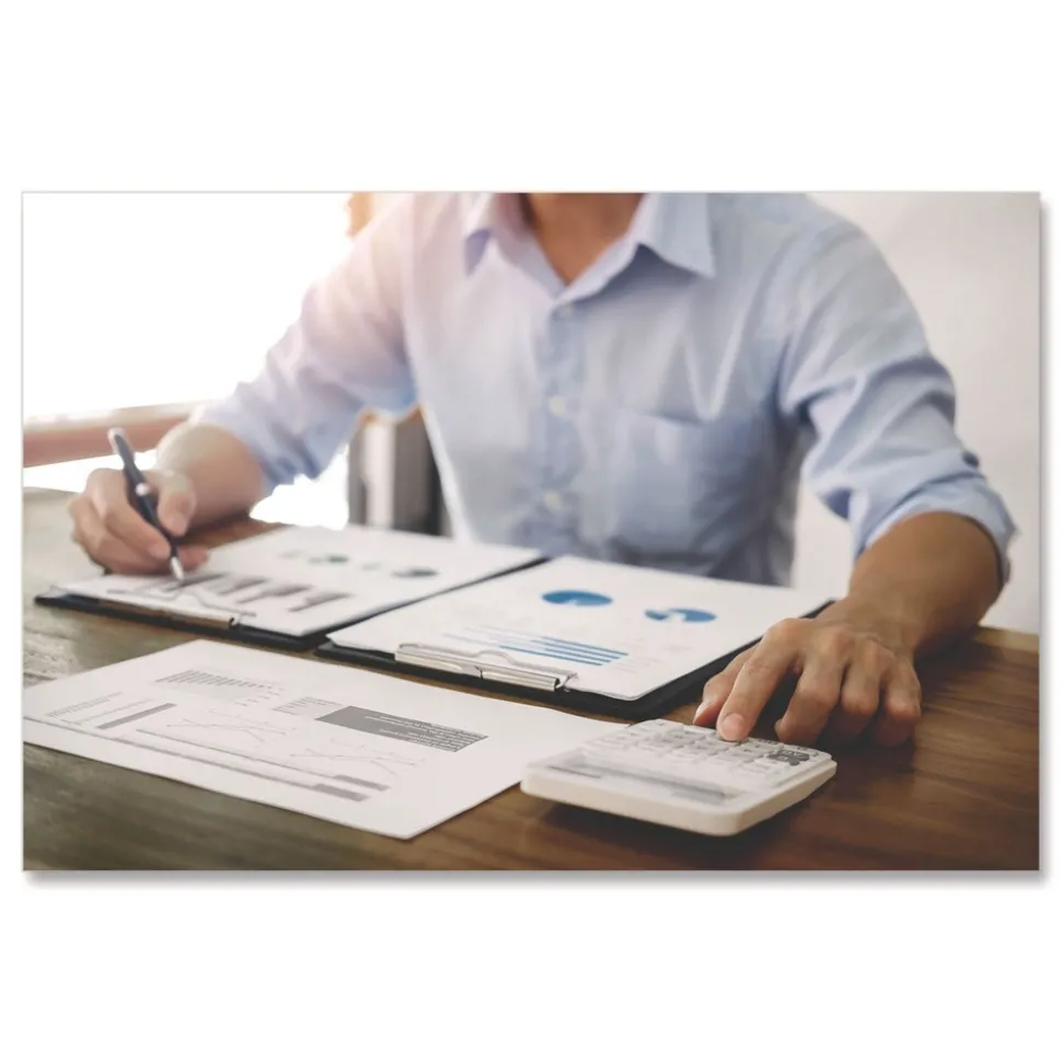 Universal 8.5 in. x 11 in. 30 Percent Recycled Copy Paper - White (1-Pallet)