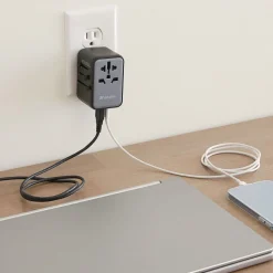Verbatim UTA-09 Gan III 2-USB-A/2-USB-C/USB-C with Power Delivery 3.0 Universal Travel Adapter