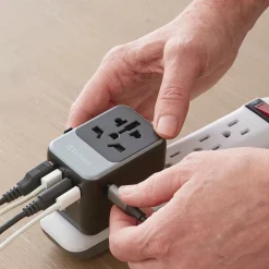 Verbatim UTA-07 3-USB-A/3-USB-C Universal Travel Adapter