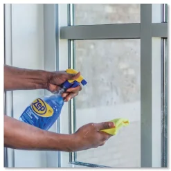 Zep Commercial 32 oz. Spray Bottle Streak-Free Glass Cleaner - Pleasant Scent (12/Carton)
